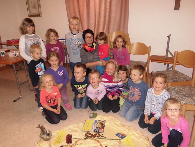 Rosenkranzandacht für Kinder in Suessenbach Okt 2014